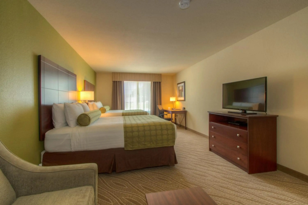 Cobblestone Inn & Suites - Holyoke