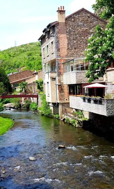 Maison de 2 chambres avec jardin clos et wifi a Saint Floret
