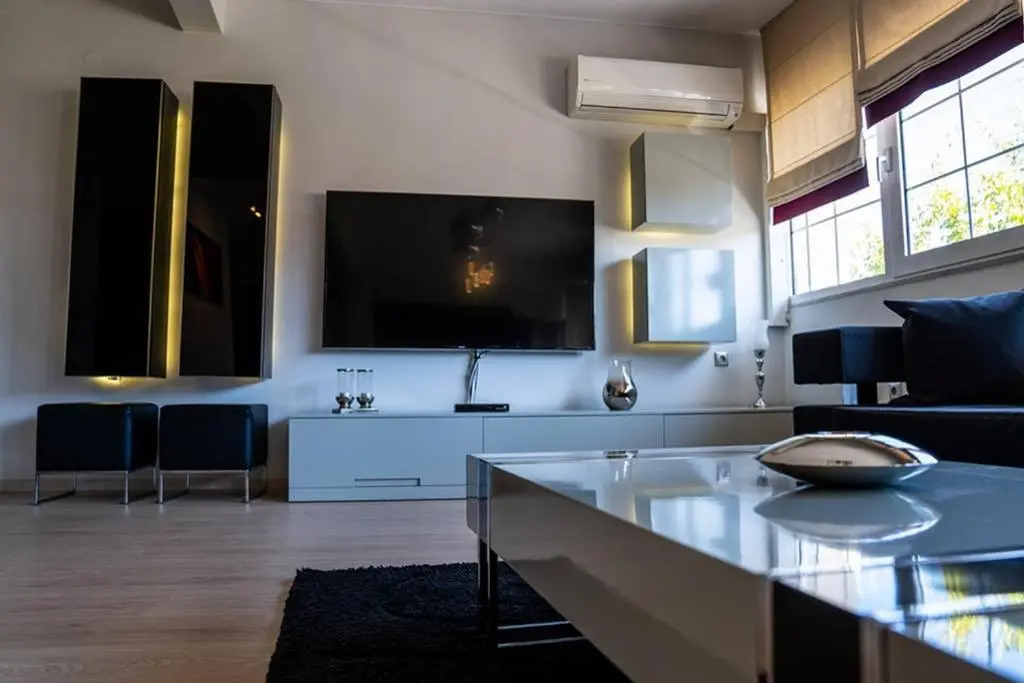 A Stylish Apartment In The Center Of Kastoria