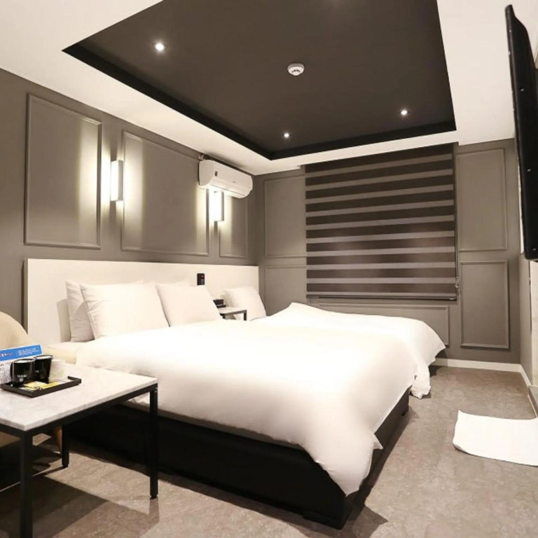 Louis Hotel