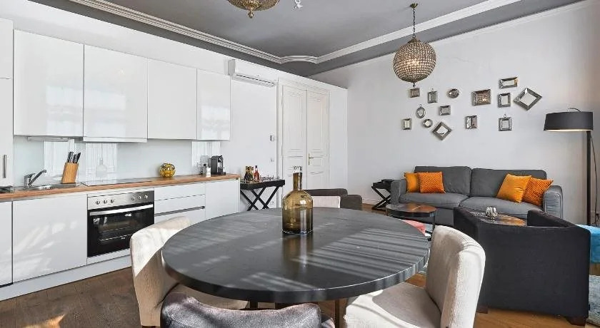 6 Rooms - 1070