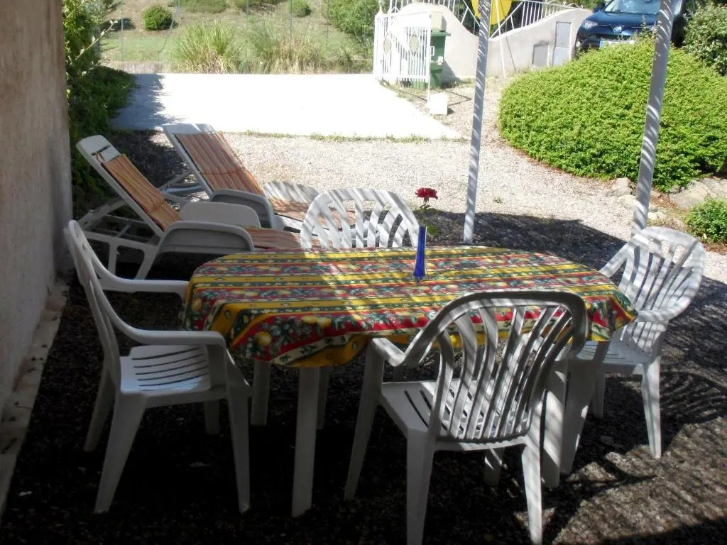 2 Gites ,15mn de Cannes, Fréjus, St Raphael, Villa la Soleiade ,clim, piscine, parking, wifi, au Lac de Saint-Cassien VAR