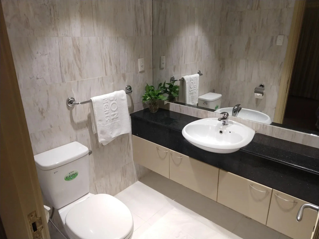 Leman Luxury Suite with Rooftop Pool & Gym