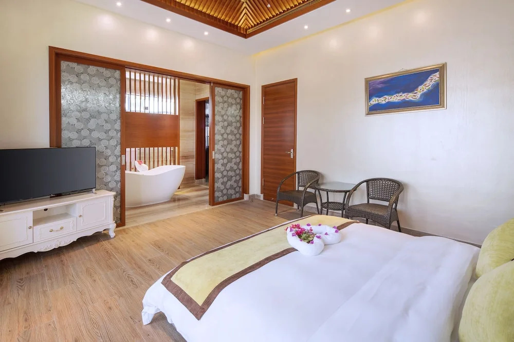 Yalong Bay LanSeJiaRi Villa Aprtment