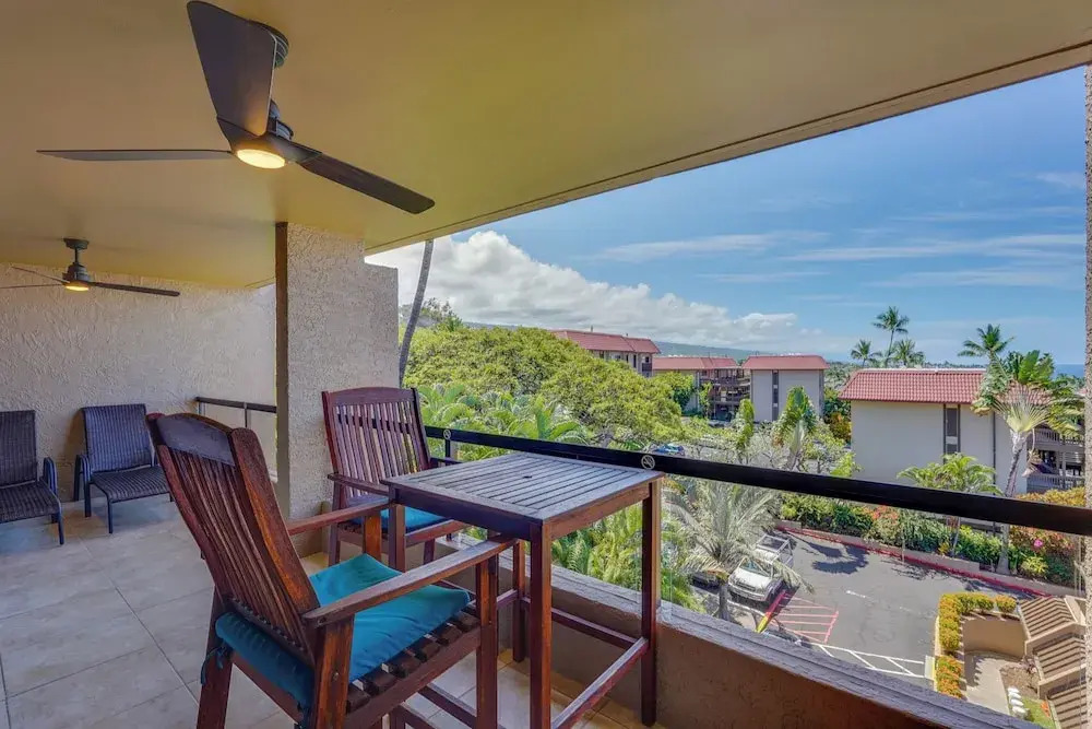 Kona Pacific Top Floor Retreat: Ocean View & Pool!