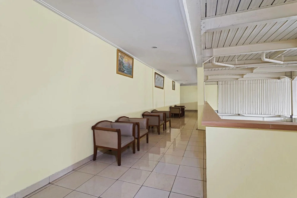 RedDoorz near Ciputra World Kuningan