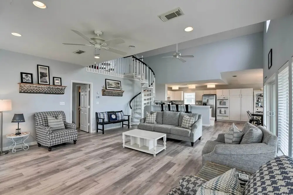 Oceanfront Galveston Home - Walk to Beach!