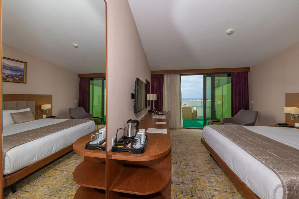 Land Park Hotel