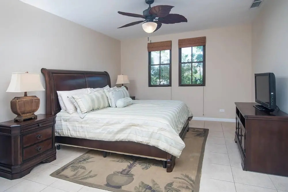 Dazzling end unit in Coco with extra windows and lots of light sleeps 8