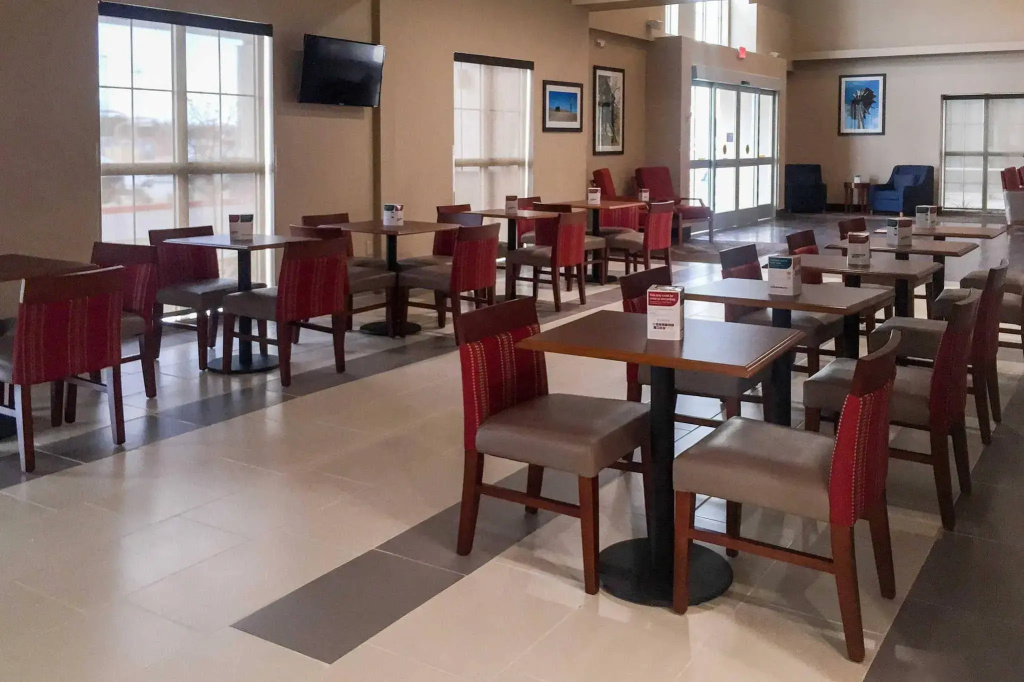 Comfort Suites - University
