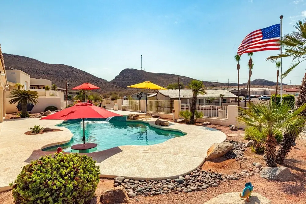 Tropic Paradise 3 bed + 3 Bath Pool Home