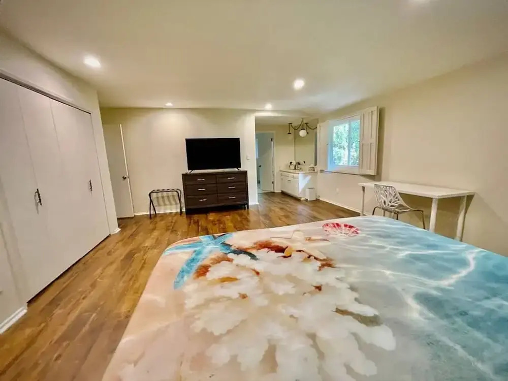 Pacific Dreams at Woodland Hills Distinguished 8 Br 6 5 BA Residence With Pool and Spa Sleeps 16