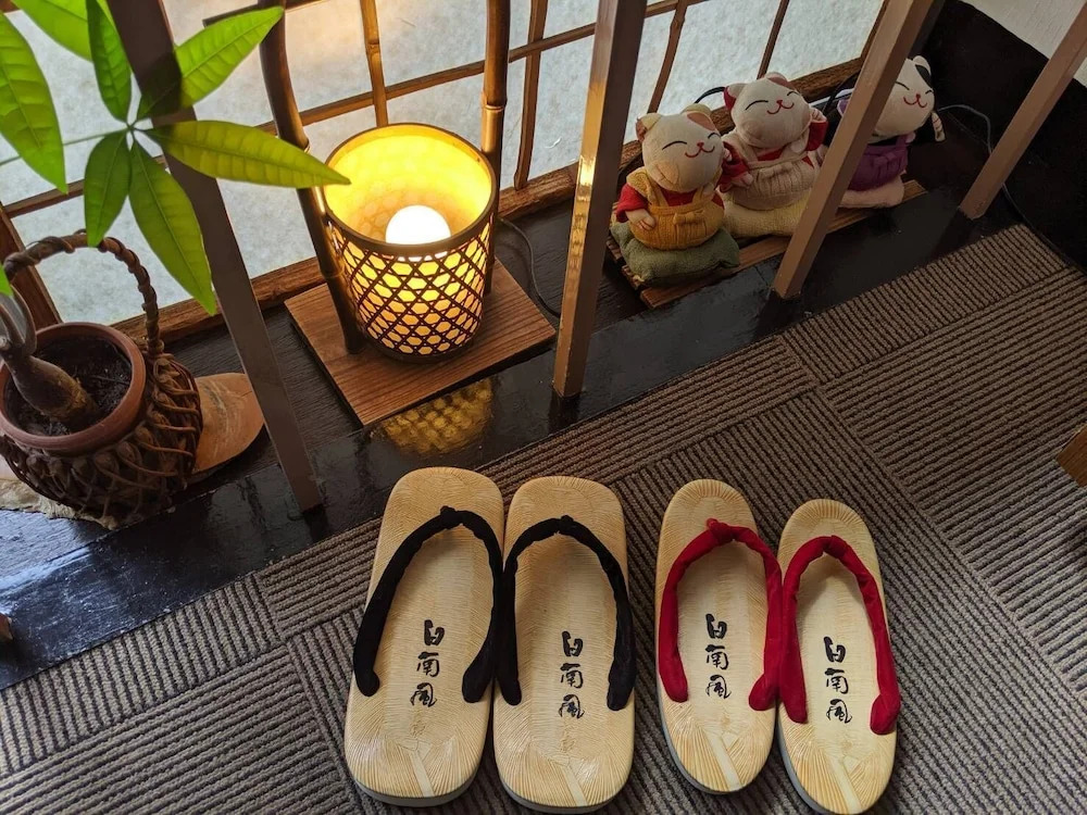 Shirahae(小さな宿　白南風)