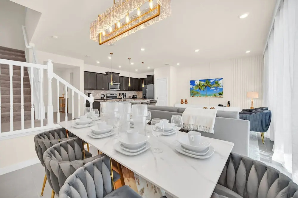 Stylish 5BR Home With Mickey Cars Rooms