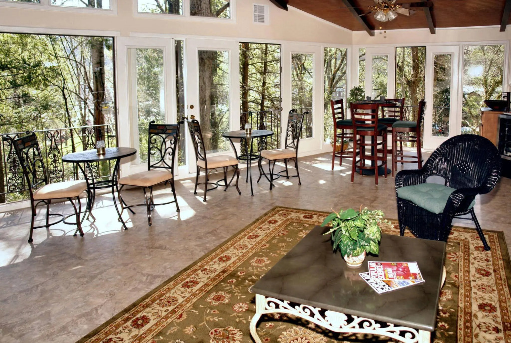 Tudor Inn Gatlinburg B&B
