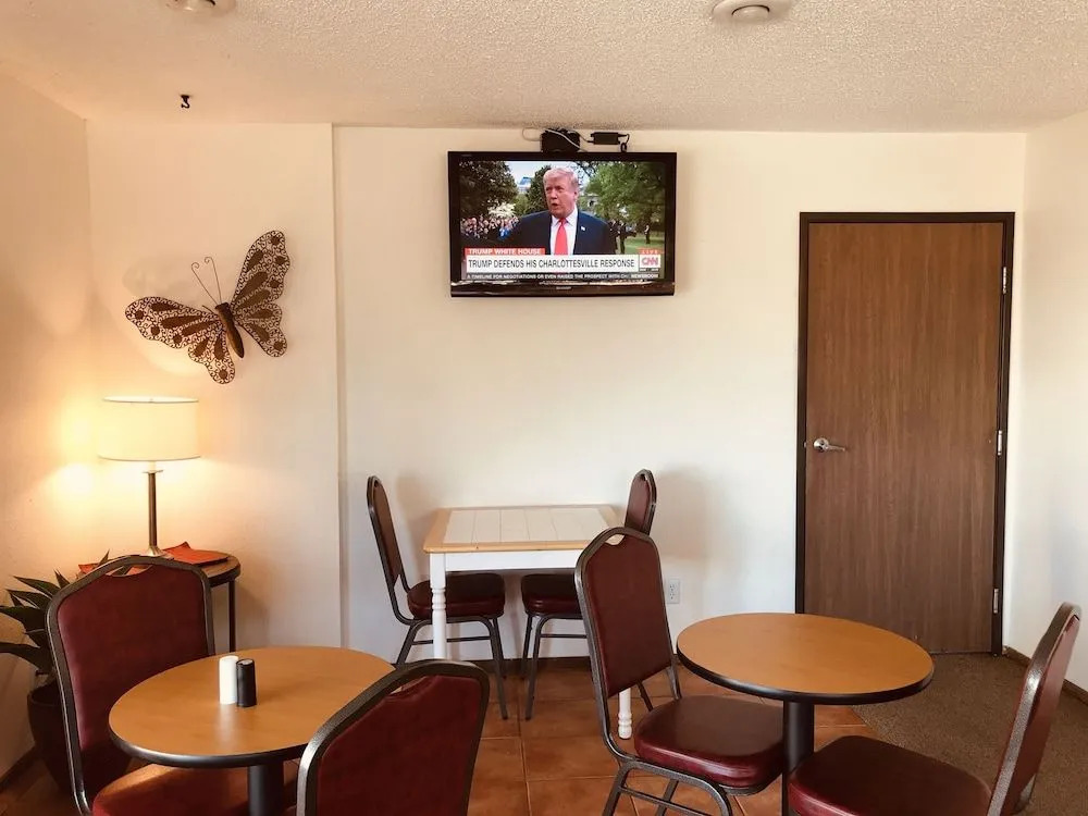Americas Choice Inn & Suites
