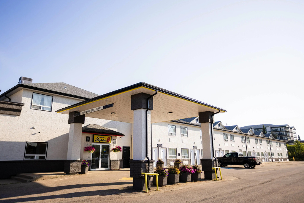 Super 8 by Wyndham Drayton Valley