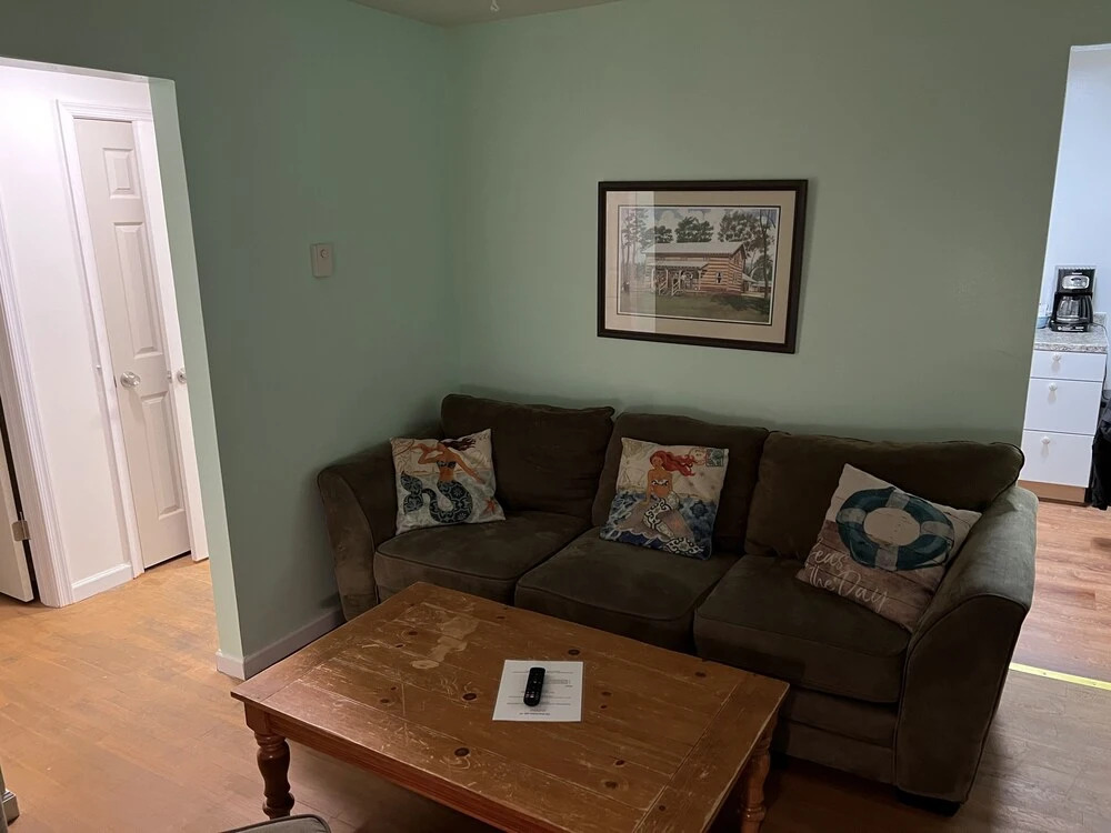 Boat House Ground Floor #2 - 1 Br Waterfront, Wifi 1 Bedroom Apts by RedAwning