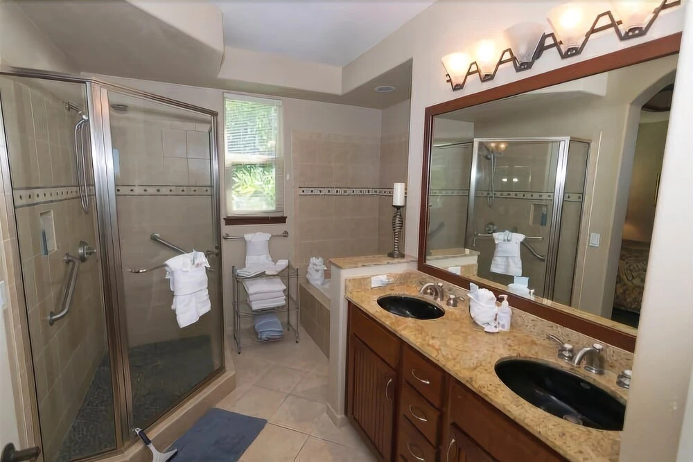 Close To The Beach, Shopping And Adventures!  3 Bed  3 Bedroom Condo