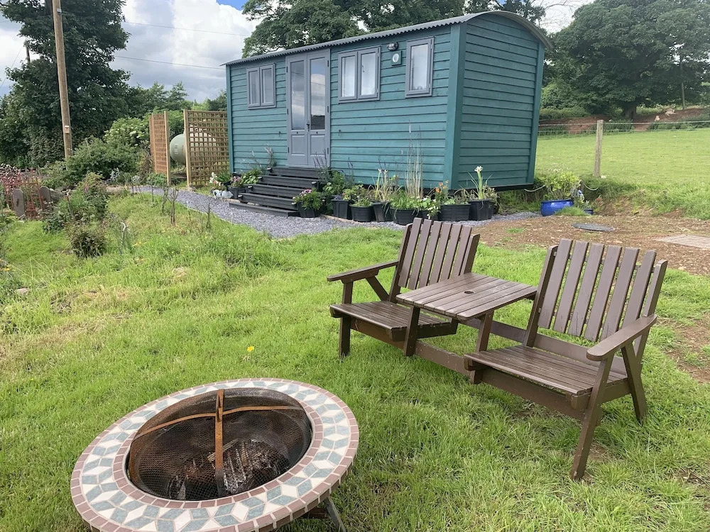Shepherds Hut With Hot Tub, North Wales, Anglesey