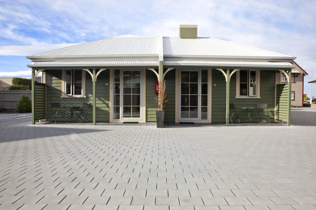 THE MEWS Oamaru