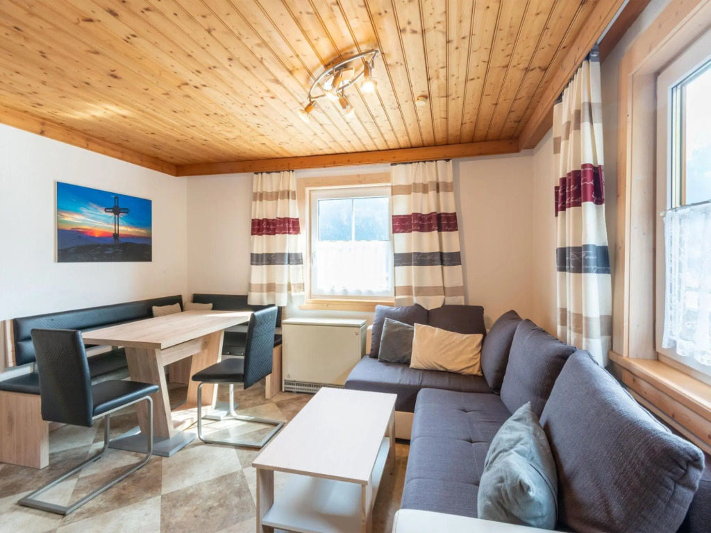 Romantic apartment in Bramberg with garden
