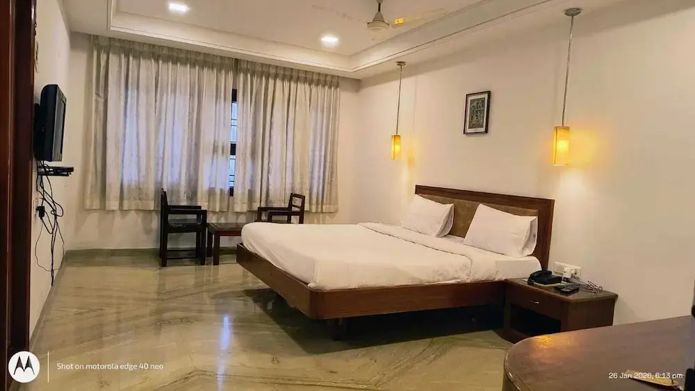 Rayas Inn