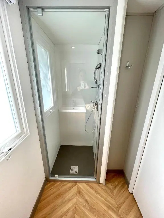 Mobil-home tout beau tout neuf, camping 4*, plage à pied !