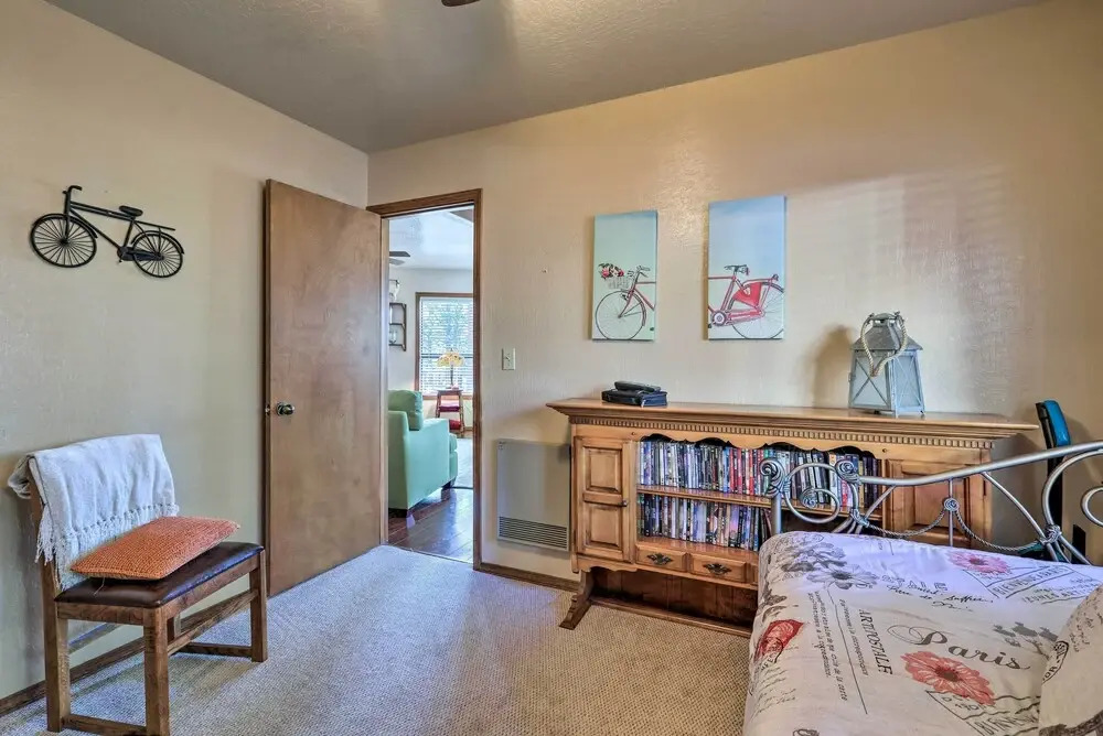Pet-friendly Munds Park Retreat w/ Wraparound Deck