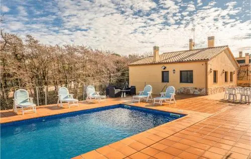 Four bedroom Holiday Home In Macanet De La Selva