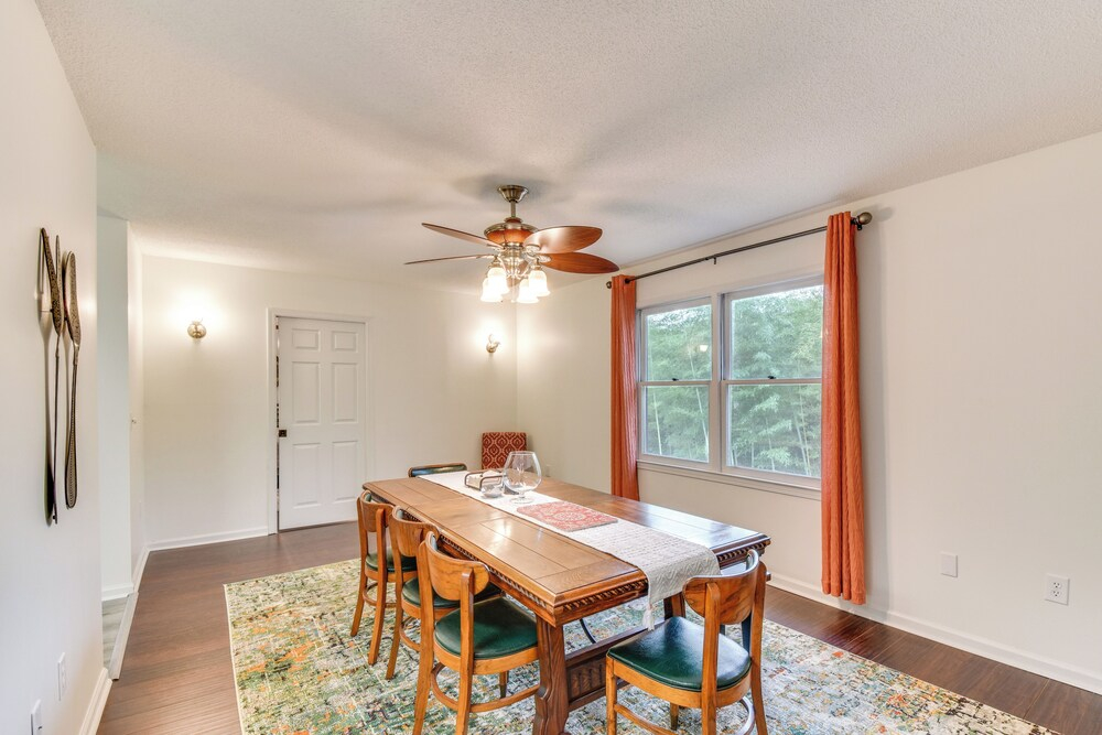 Charming Seneca Home - 3 Mi to Memorial Stadium!