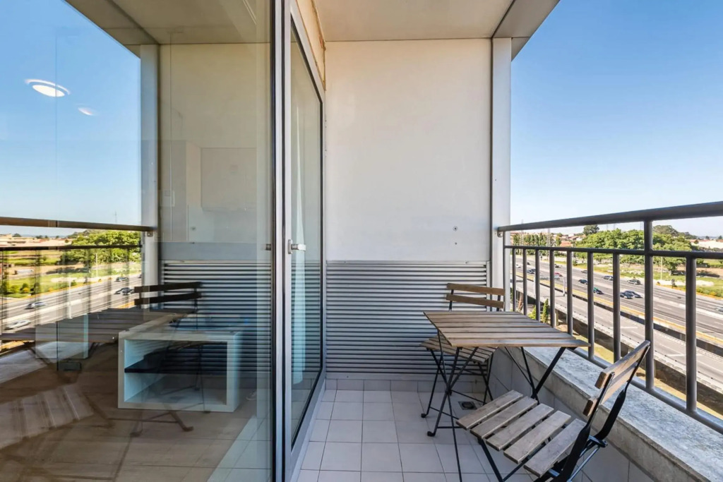Dragon Stadium Studio w Balcony by LovelyStay