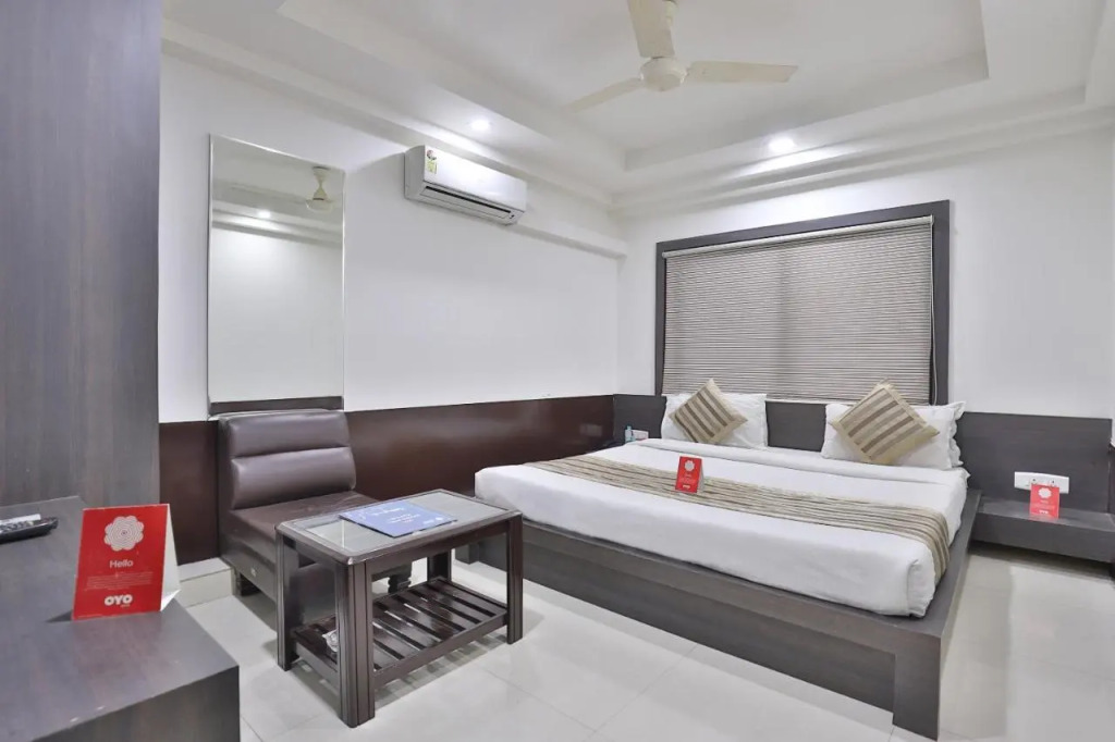 Hotel Nova Cross Road