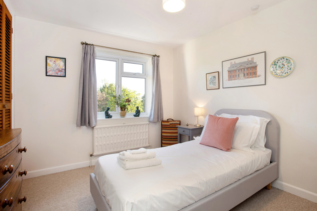Peachy Pink Country Retreat - perfect for families to gather & relax in.