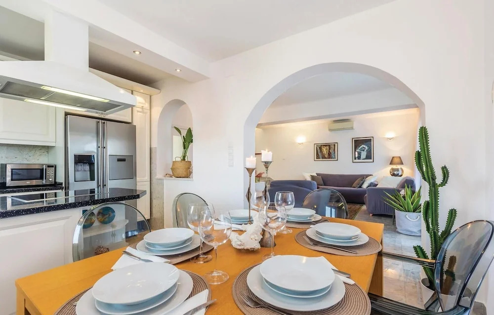 Beautiful Home In Njivice