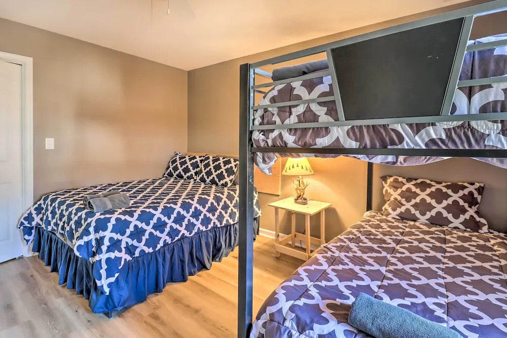 Hike & Swim: Family Home in Albrightsville!
