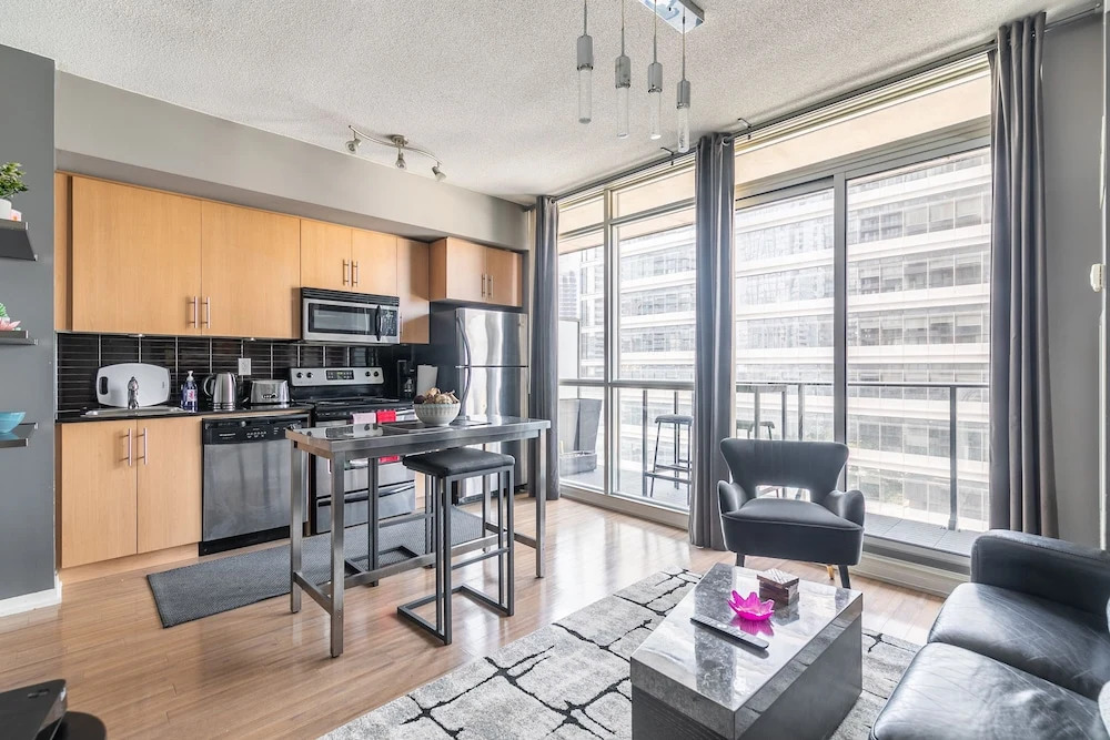 Newly Designed 1BR Executive Suite Great Location