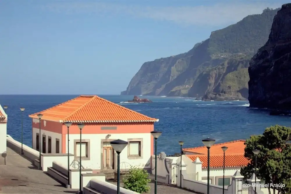 Pdelgada 3-bed House, Sleeps 6, Parking & Sea View