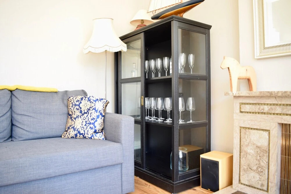 2 Bedroom Traditional Edinburgh Flat