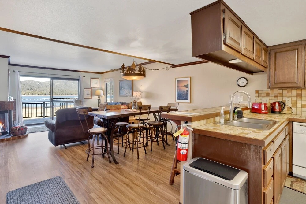 2174-forest Shores Lakefront Condo 3 Bedroom Home by RedAwning