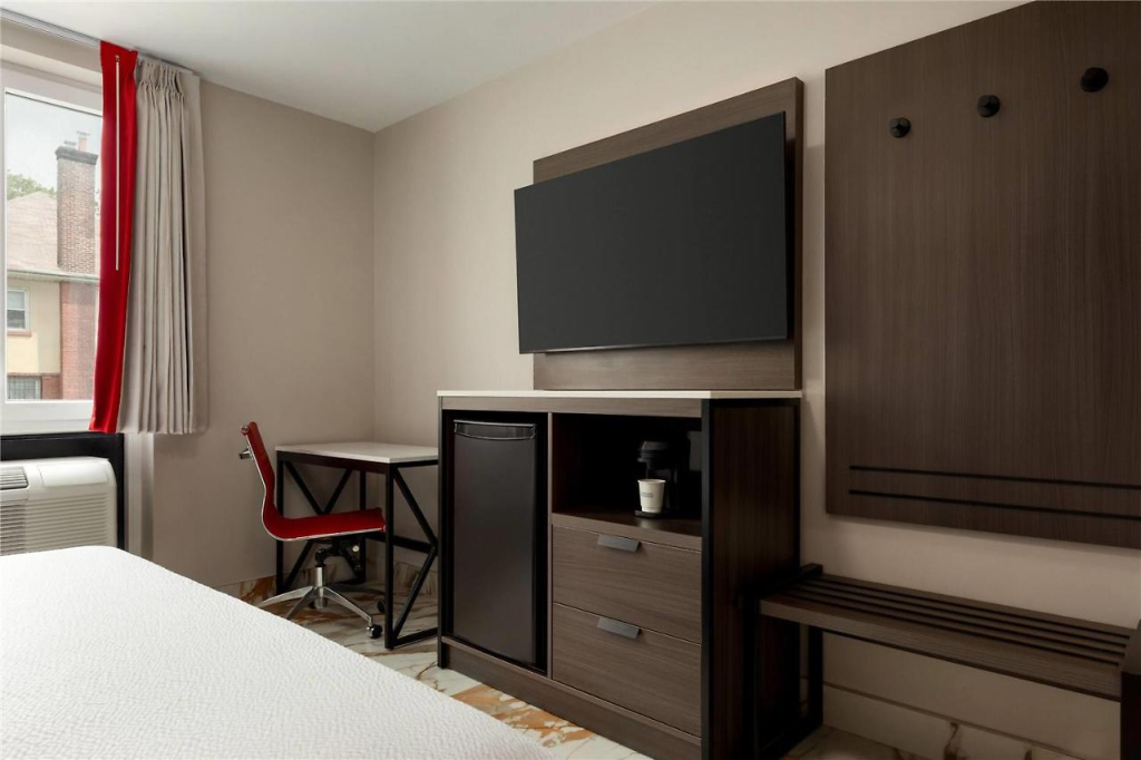 Ramada By Wyndham Brooklyn Empire Blvd