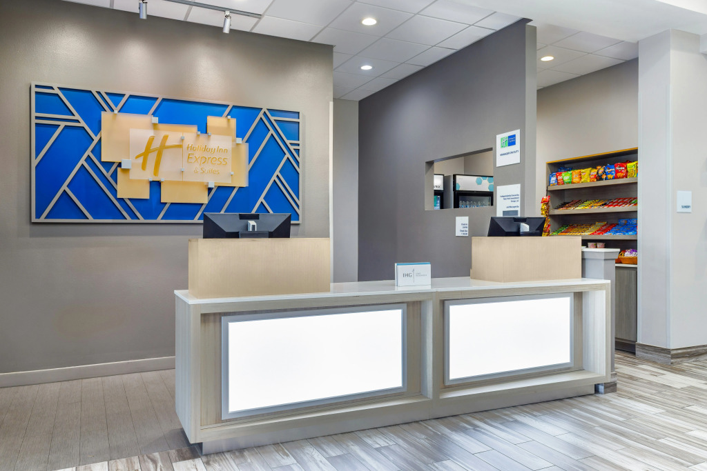 Holiday Inn Express & Suites Memphis Arpt Elvis Presley Blv by IHG