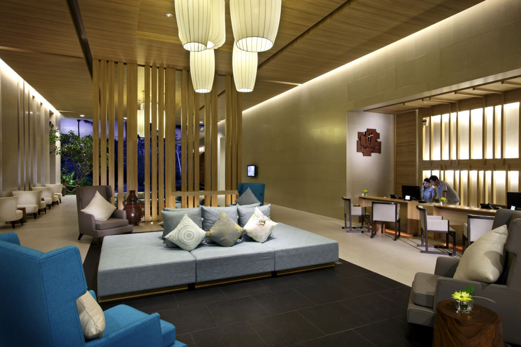 Le Meridien Phuket Mai Khao Beach Resort