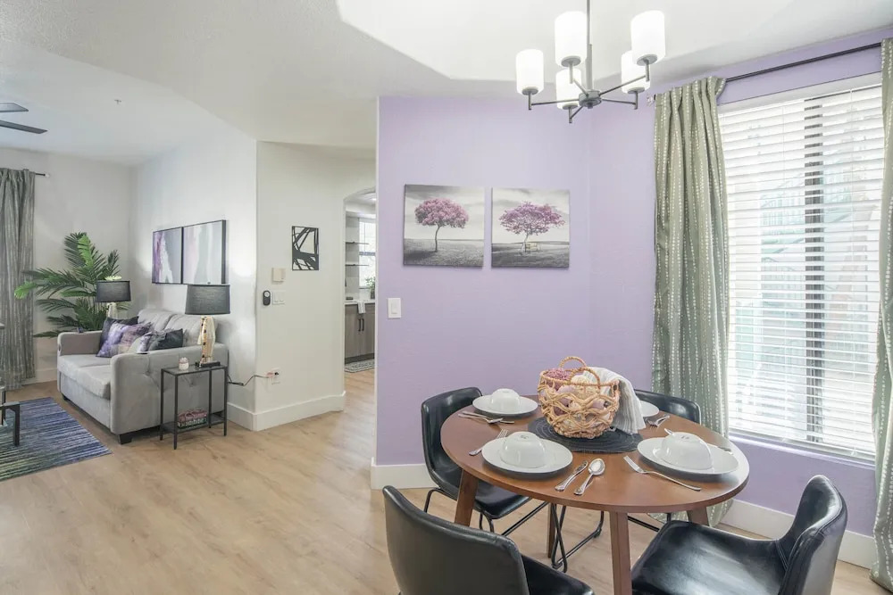 Remodeled King Bed Suite Sonoran Sunset Lounge