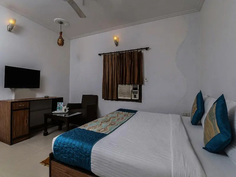 OYO 7655 Om Paradise Hotel