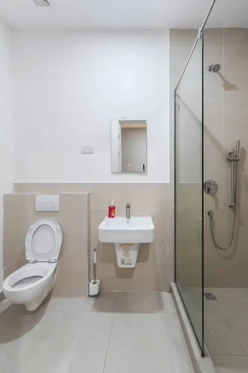 Chic Waterfront 2BR in Lekki Phase 1 - 5 Star Apt