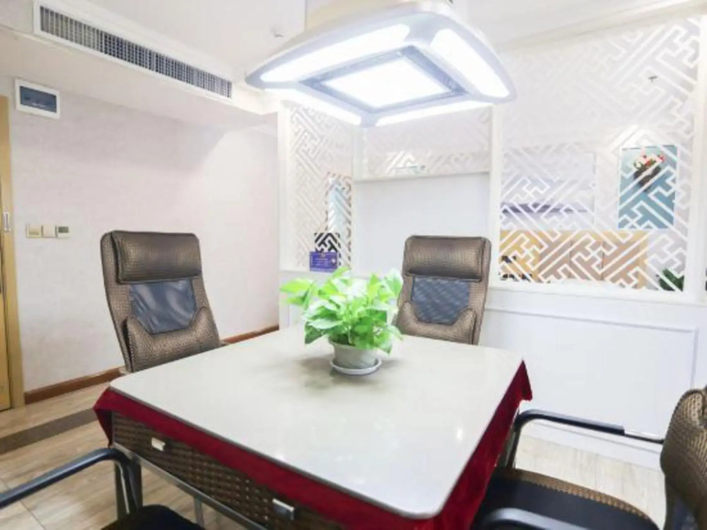Hanlan Hotel