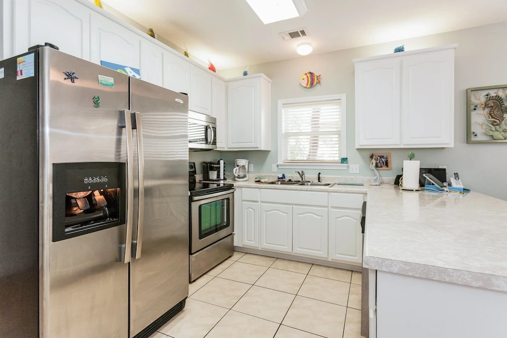 455 Hidden Lake Way House - 4 Br home by RedAwning