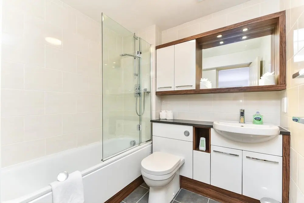 Superb Two Bedroom Flat By The Water - Great Views