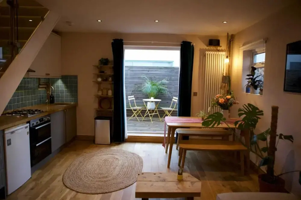 Inviting & Secluded 1BD House w/ Patio - Peckham!